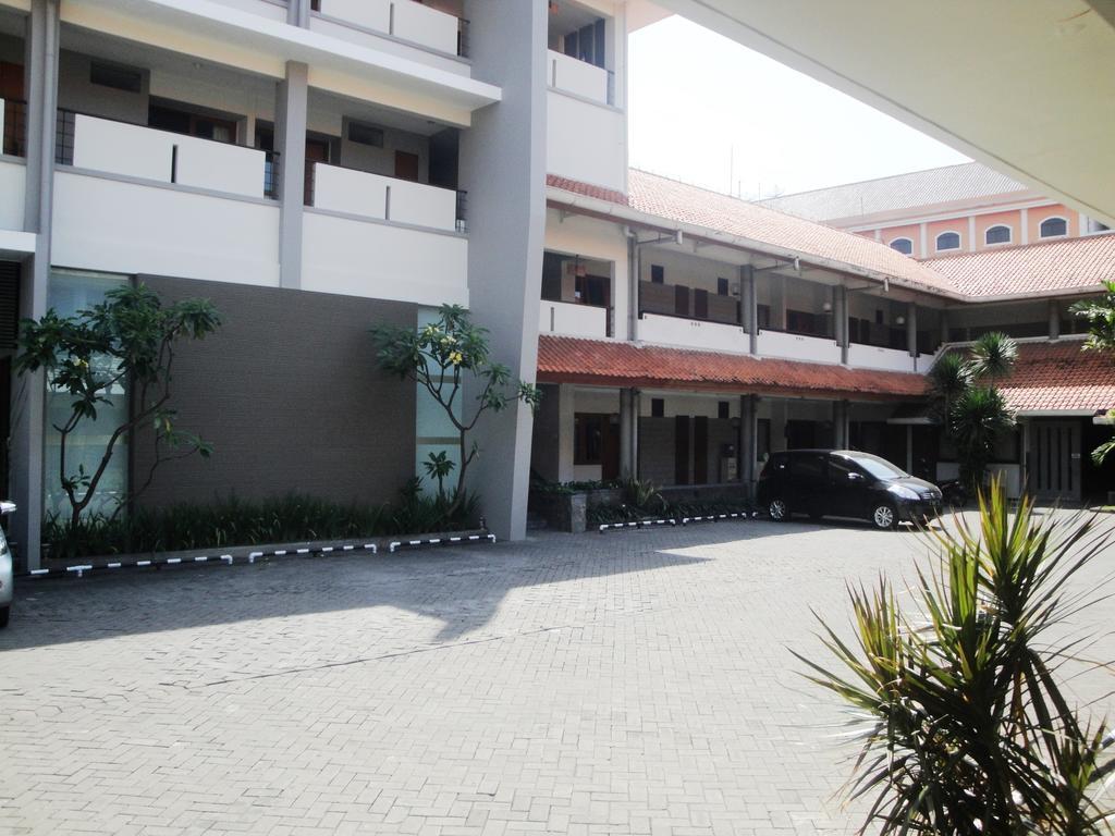 Hotel Quirin Semarang Bagian luar foto